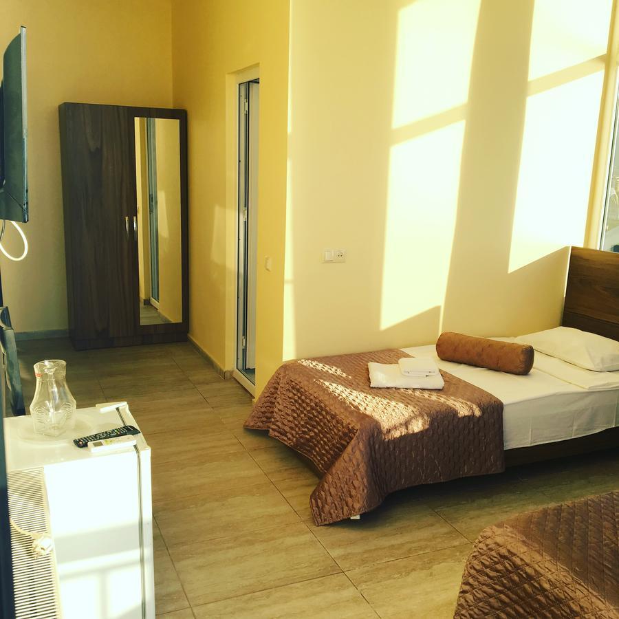 Hotel Guesthouse Lola Батуми Экстерьер фото